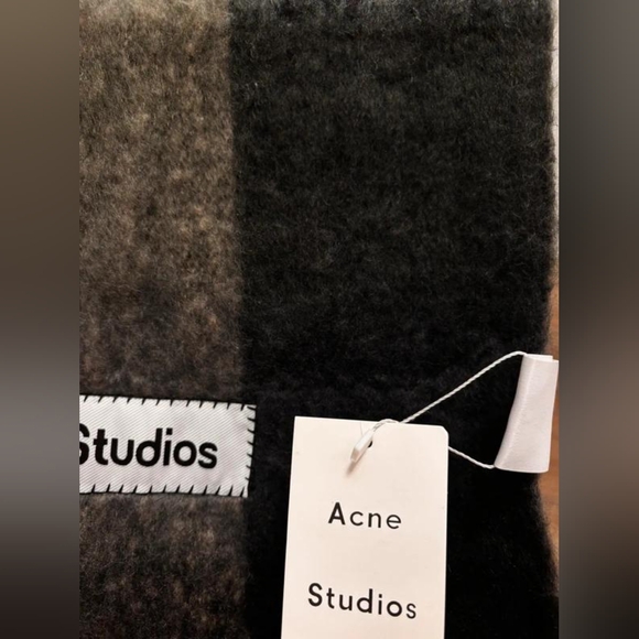 Acne Studios scarf - Picture 2 of 4